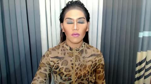 GWEN THOMPSON .......   online show from February 2025 06:23:02 PM