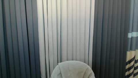 GWEN THOMPSON .......   online show from February 2025 03:41:02 PM