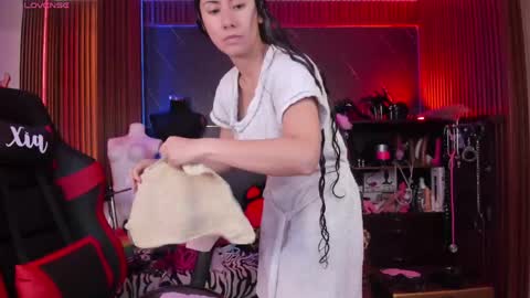 Snapshot of xiaqueen chatting on May 2026 11:49:02 AM XiaQueen I M online show from May 2026 11:49:02 AM