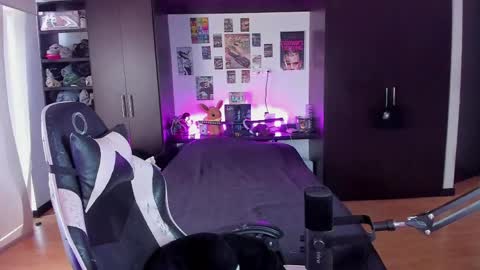 xIce Boy online show from March 2026 03:23:02 PM