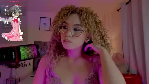 Snapshot of ximena_sotto1 chatting on November 2025 09:50:01 PM camila online show from November 2025 09:50:01 PM