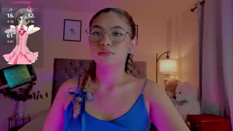 Snapshot of ximena_sotto1 chatting on December 2025 08:39:01 PM camila online show from December 2025 08:39:01 PM