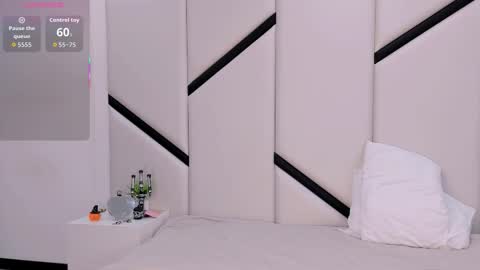 ximenacosta online show from October 2025 12:11:01 PM