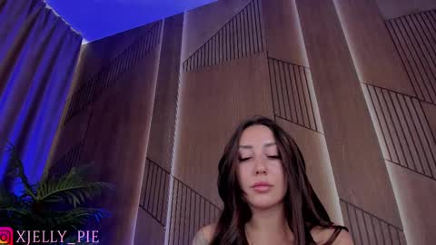 Snapshot of xjelly_piee chatting on November 2025 12:18:01 PM Charisma online show from November 2025 12:18:01 PM