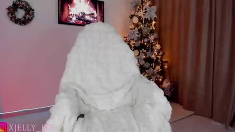 Snapshot of xjelly_piee chatting on December 2025 03:38:02 PM Charisma online show from December 2025 03:38:02 PM
