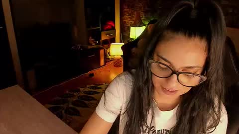 Lara online show from February 2026 01:00:02 AM