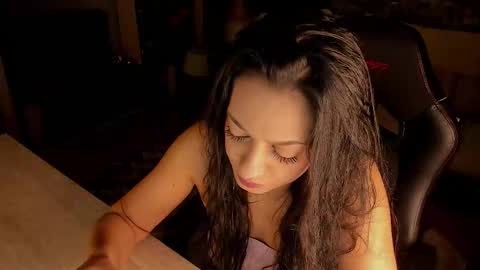 Lara online show from March 2026 10:07:01 PM