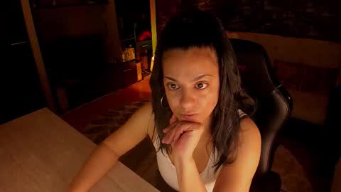 Lara online show from March 2026 10:03:02 PM