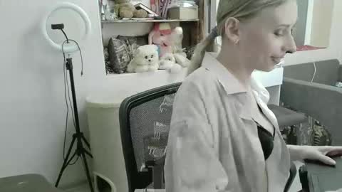 xMilagrosxs online show from April 2026 12:02:01 PM