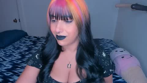 Snapshot of xocurvyrae chatting on December 2024 03:22:01 PM Rae online show from December 2024 03:22:01 PM