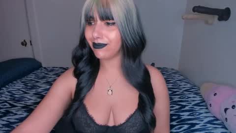 Snapshot of xocurvyrae chatting on February 2025 04:41:02 PM Rae online show from February 2025 04:41:02 PM