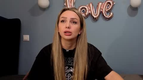 Snapshot of xsexycouples chatting on February 2025 12:25:02 AM AnnaMaee online show from February 2025 12:25:02 AM