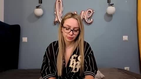 Snapshot of xsexycouples chatting on March 2025 09:32:02 PM AnnaMaee online show from March 2025 09:32:02 PM