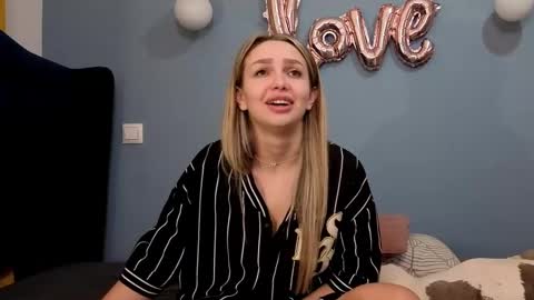 Snapshot of xsexycouples chatting on March 2025 12:37:01 AM AnnaMaee online show from March 2025 12:37:01 AM