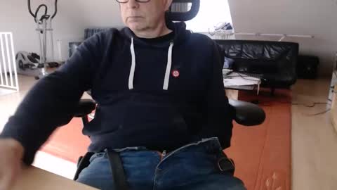 Snapshot of xtommix69 chatting on December 2025 01:41:02 PM xtommix69 online show from December 2025 01:41:02 PM