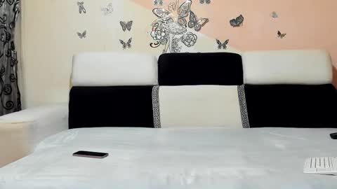 xveryhotcouple online show from November 2025 05:44:01 AM