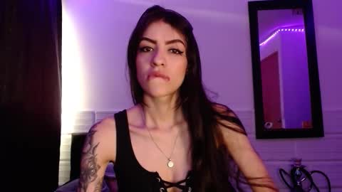 Snapshot of xx_johnson_xx chatting on November 2025 09:04:01 PM VALE online show from November 2025 09:04:01 PM