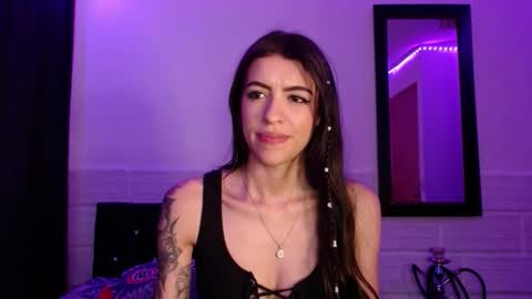 Snapshot of xx_johnson_xx chatting on November 2025 04:44:02 AM VALE online show from November 2025 04:44:02 AM