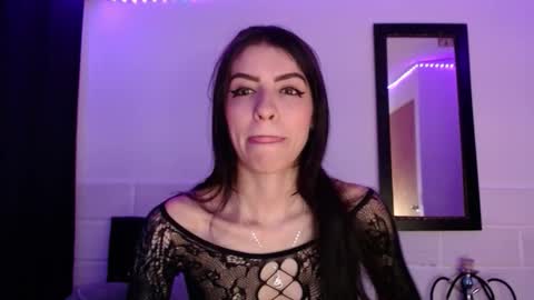 Snapshot of xx_johnson_xx chatting on December 2025 04:52:01 AM VALE online show from December 2025 04:52:01 AM