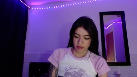 Snapshot of xx_johnson_xx chatting on January 2026 06:39:01 AM VALE online show from January 2026 06:39:01 AM