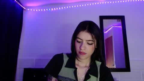 Snapshot of xx_johnson_xx chatting on January 2026 04:05:01 AM VALE online show from January 2026 04:05:01 AM