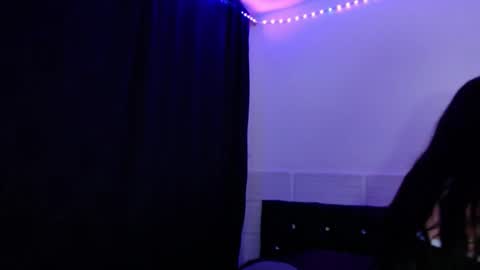 Snapshot of xx_johnson_xx chatting on February 2026 08:33:02 AM VALE online show from February 2026 08:33:02 AM