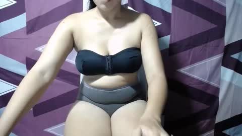 Snapshot of xxhott_ chatting on November 2025 12:38:01 PM xxhott_ online show from November 2025 12:38:01 PM