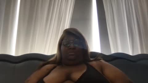 Snapshot of xxmoniquestarrxx chatting on May 2026 01:19:01 PM Thee Baddest BBW online show from May 2026 01:19:01 PM