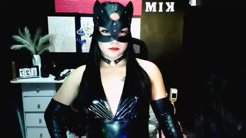 xxslutty kim online show from November 2025 07:10:01 AM