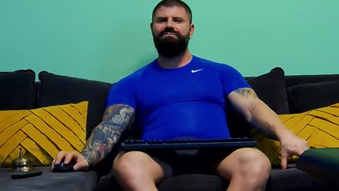 Snapshot of xxtreamleonard chatting on December 2025 05:18:02 PM Xtream Leonard online show from December 2025 05:18:02 PM