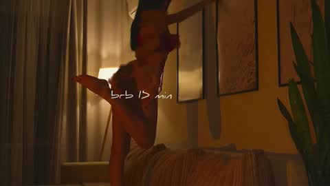 Molly online show from November 2025 12:55:01 PM