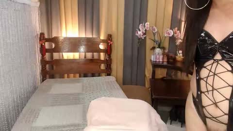 QUEENCY online show from December 2025 12:35:02 PM