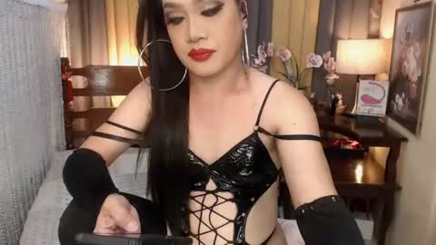 QUEENCY online show from June 2026 02:15:02 PM