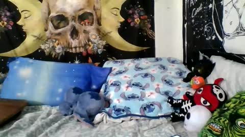 Misti online show from November 2025 09:32:01 AM