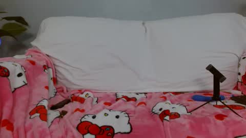 Lil Luna online show from April 2026 08:57:01 PM