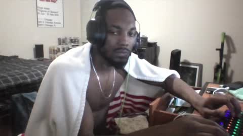 y_sticky online show from March 2025 01:42:02 AM