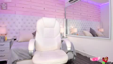 Snapshot of yaky_ chatting on January 2025 08:33:01 PM Yakeline online show from January 2025 08:33:01 PM