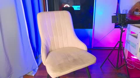 Yan online show from February 2025 05:35:01 PM