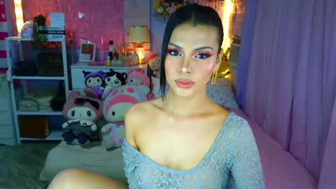 YANG AUDREY LONE online show from April 2026 02:01:01 AM