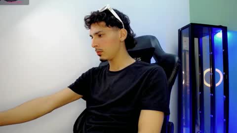 Snapshot of yankeee_ chatting on December 2025 03:56:01 AM DANILO online show from December 2025 03:56:01 AM