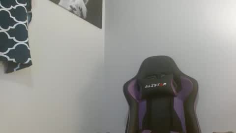 Snapshot of yarabrynnn chatting on January 2025 06:23:01 PM YARA online show from January 2025 06:23:01 PM