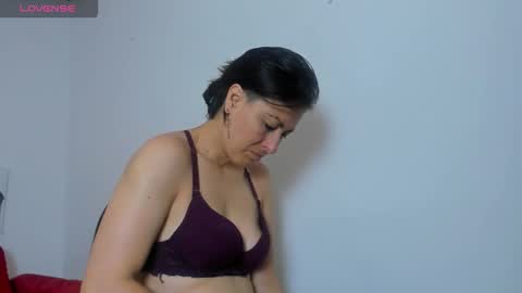 Snapshot of yasmin_goldenst chatting on November 2025 10:47:02 AM Yasemin online show from November 2025 10:47:02 AM