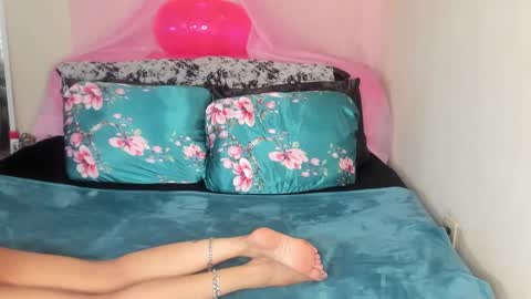 Snapshot of yasminayazzie chatting on January 2025 08:22:02 PM Yasmina online show from January 2025 08:22:02 PM