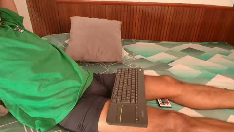 Snapshot of yayi_and_derek chatting on June 2026 11:32:01 AM yayi_and_derek online show from June 2026 11:32:01 AM