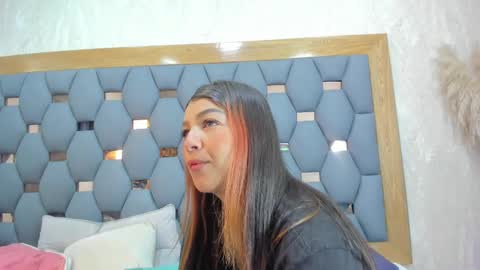 yayi derek  online show from October 2025 11:40:01 AM