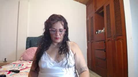 Snapshot of yazmin_mature chatting on November 2025 12:22:02 AM Jasmin online show from November 2025 12:22:02 AM