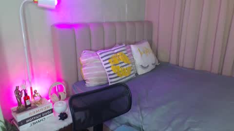 Snapshot of yazmin_shines chatting on February 2025 12:35:02 PM Yazzi online show from February 2025 12:35:02 PM