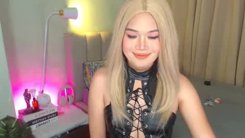 Snapshot of yazmin_shines chatting on March 2025 04:32:01 AM Yazzi online show from March 2025 04:32:01 AM
