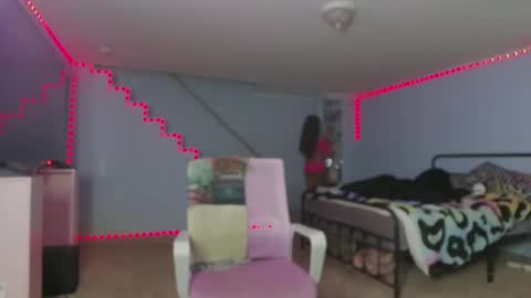 Snapshot of yazminroyal chatting on December 2024 02:33:01 PM Yazmin Royal online show from December 2024 02:33:01 PM