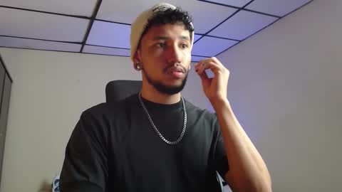 Snapshot of yeff_stone chatting on October 2025 12:58:01 AM yeff online show from October 2025 12:58:01 AM